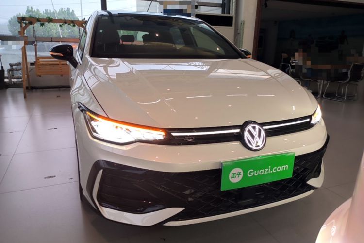 Volkswagen Golf 2025 — 2
