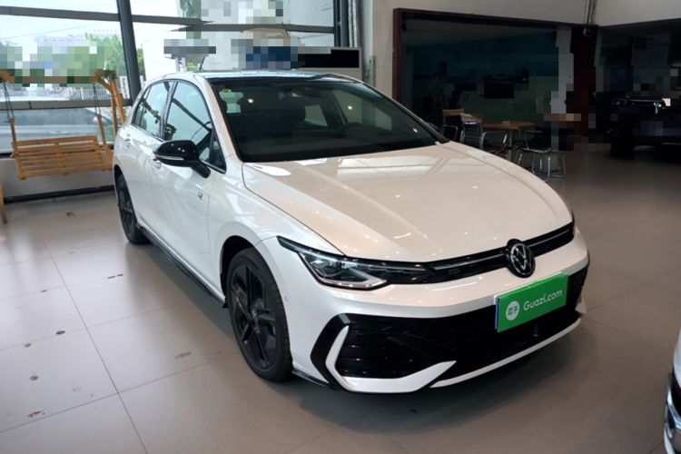Volkswagen Golf 2025 — 3