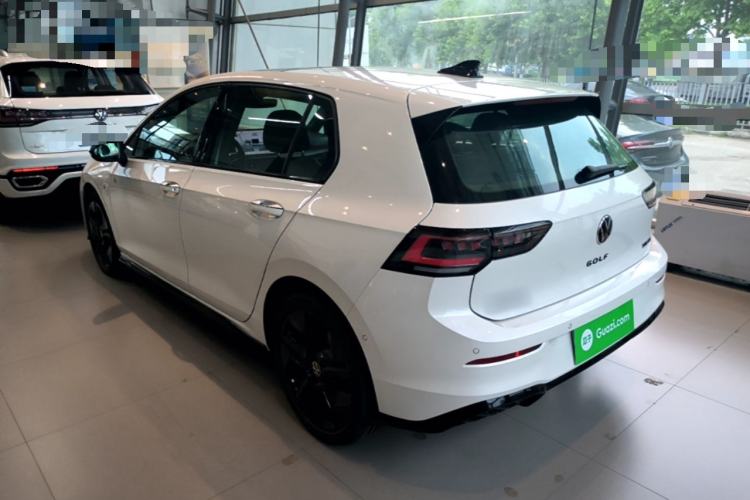 Volkswagen Golf 2025 — 4