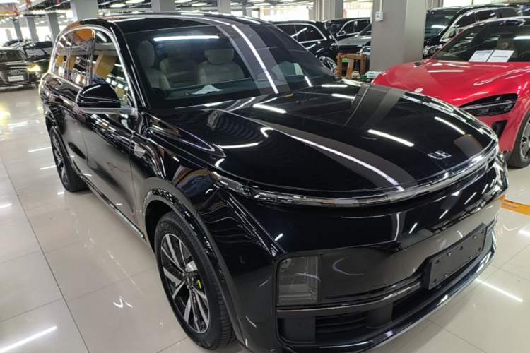 Li Auto L8 2023 — 3
