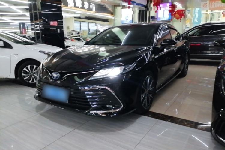 Toyota Camry 2021 — фото 1