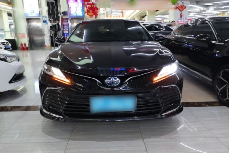 Toyota Camry 2021 — фото 2