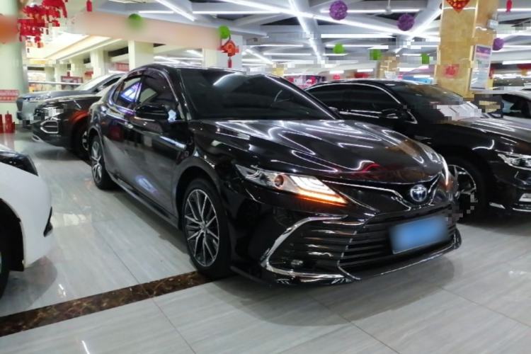 Toyota Camry 2021 — фото 3