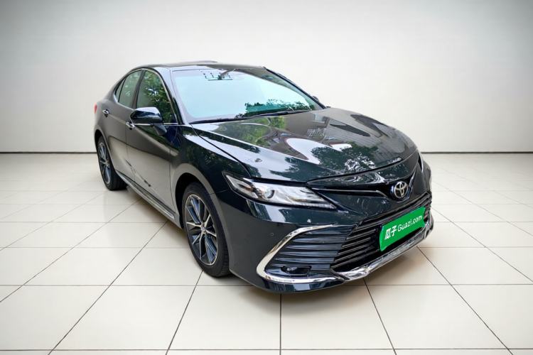 Toyota Camry 2023 — 3