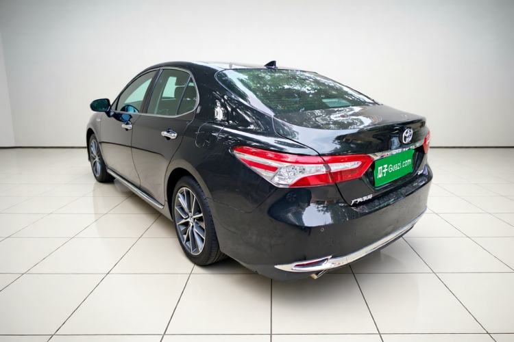 Toyota Camry 2023 — 4