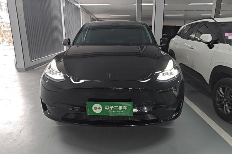Tesla Model Y 2023 — 2
