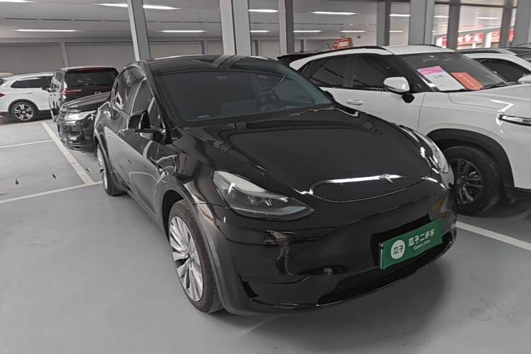 Tesla Model Y 2023 — 3