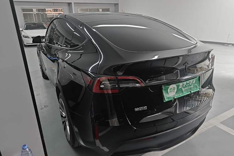 Tesla Model Y 2023 — 4
