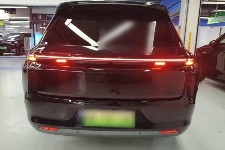 Li Auto L8 2023 — 5
