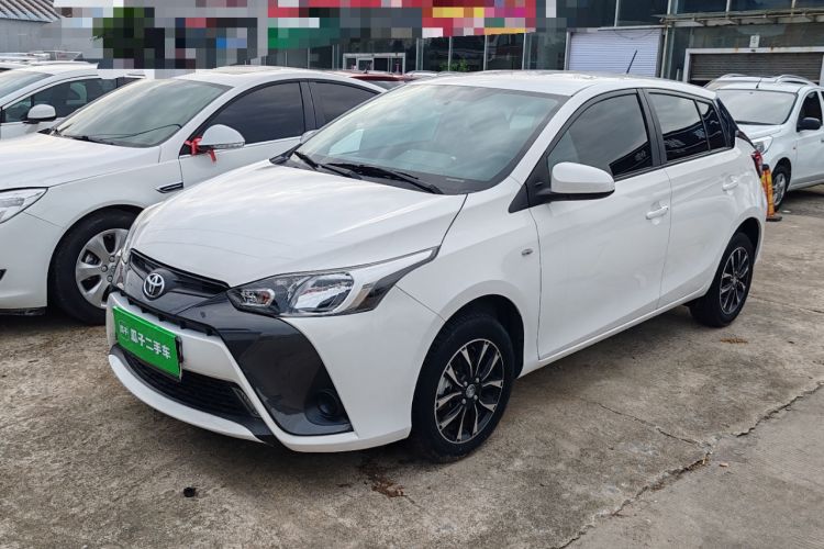Toyota Yaris 2022 — фото 1