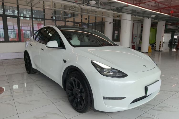Tesla Model Y 2022 — 3