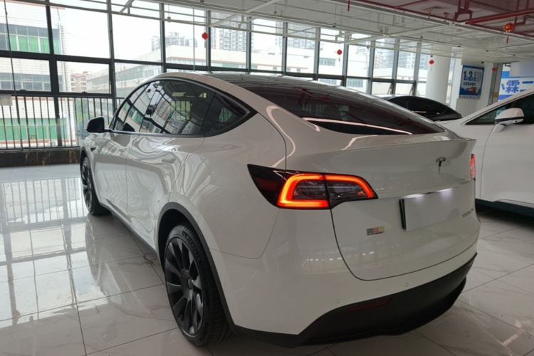 Tesla Model Y 2022 — 4