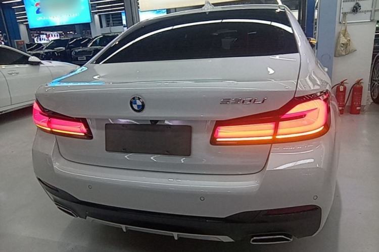 BMW 530Li 2023 — фото 5