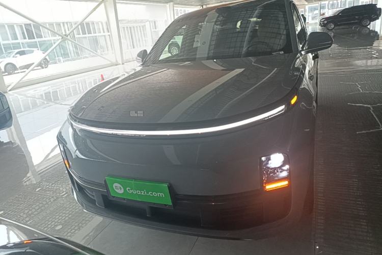 Li Auto L8 2025 — 2