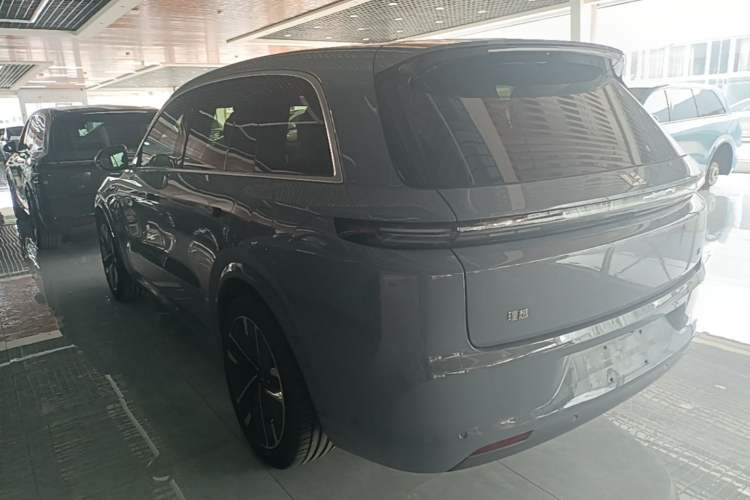 Li Auto L8 2025 — 4