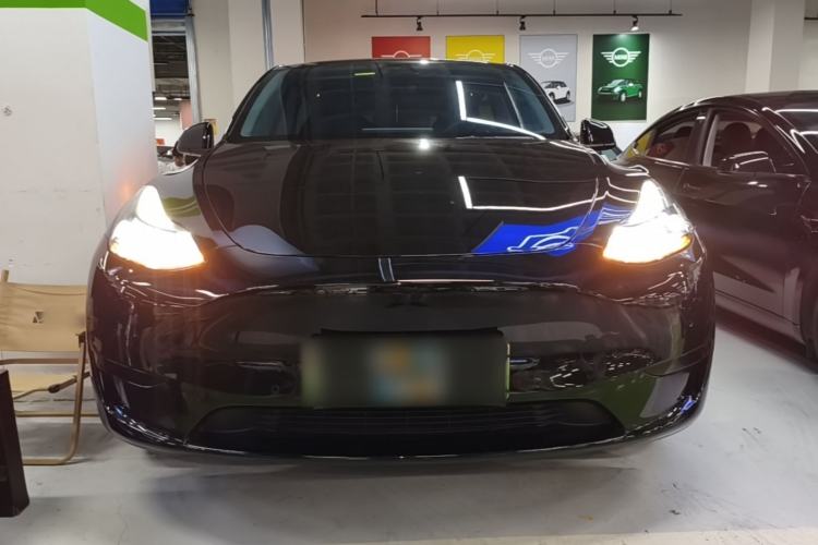 Tesla Model Y 2023 — 2