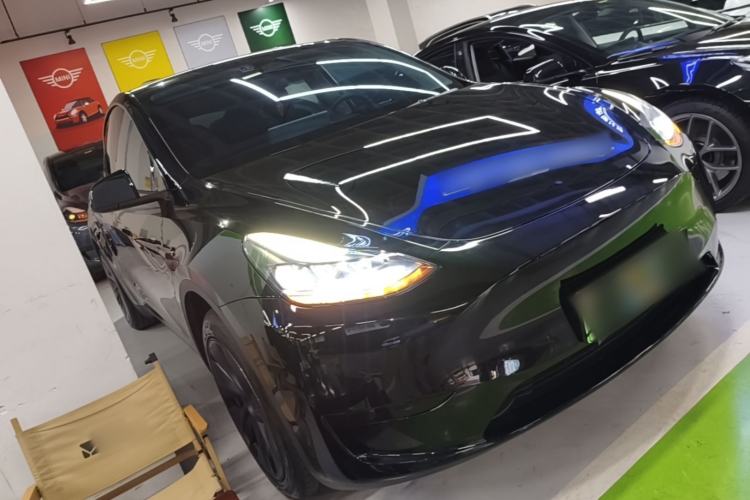Tesla Model Y 2023 — 3