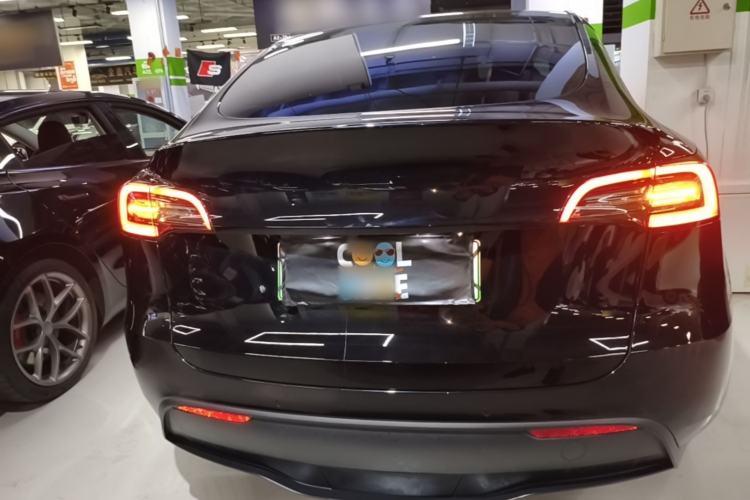 Tesla Model Y 2023 — 5
