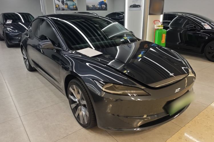Tesla Model 3 2023 — 3