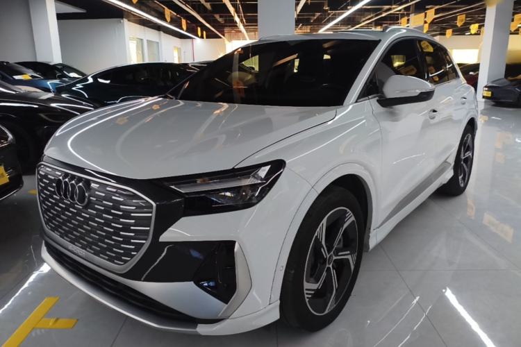 Audi Q4 e-tron 2023 — фото 1