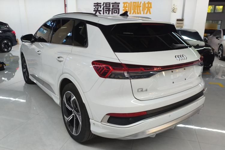 Audi Q4 e-tron 2023 — фото 4