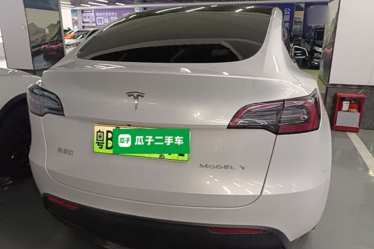 Tesla Model Y 2022 — 5
