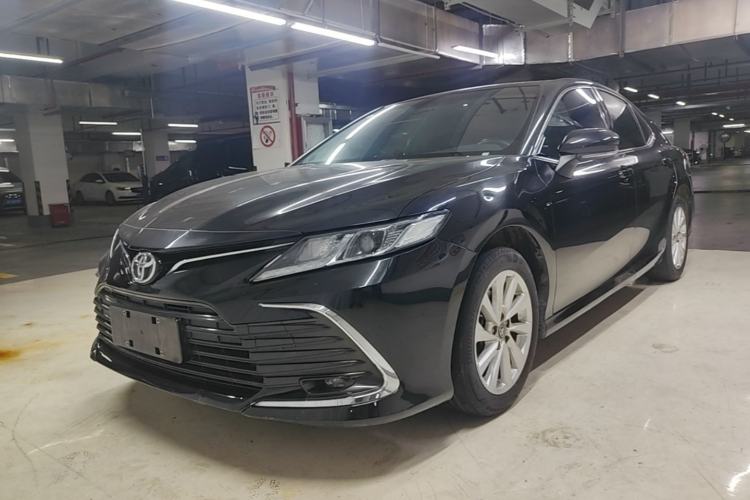 Toyota Camry 2023 — фото 1