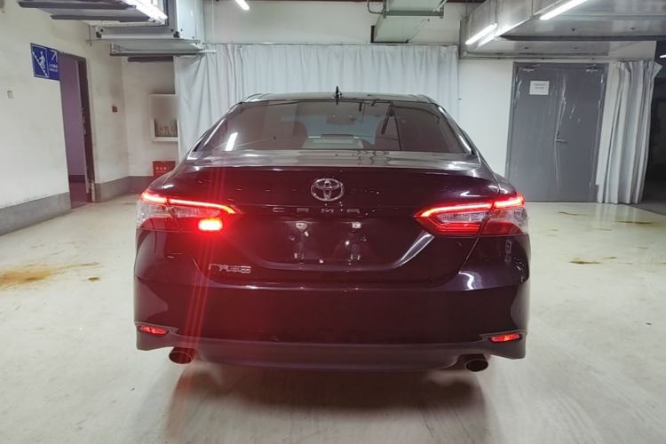 Toyota Camry 2023 — фото 5