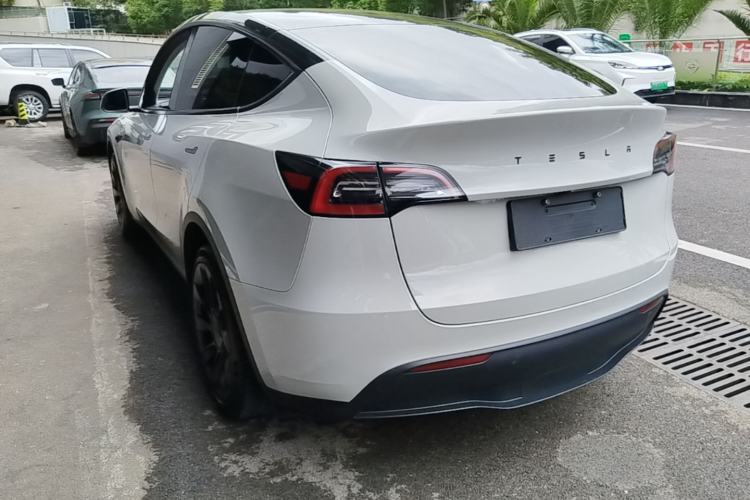 Tesla Model Y 2024 — 4