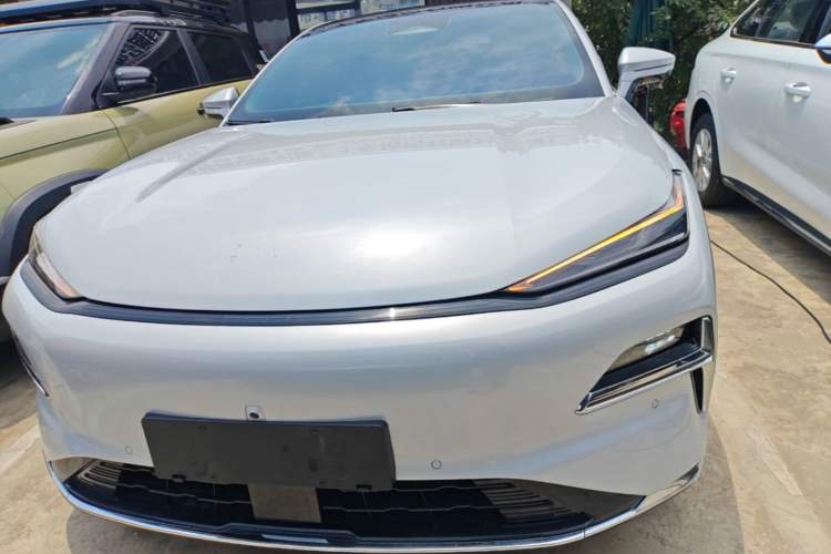 Geely Galaxy 8 2025 — 2