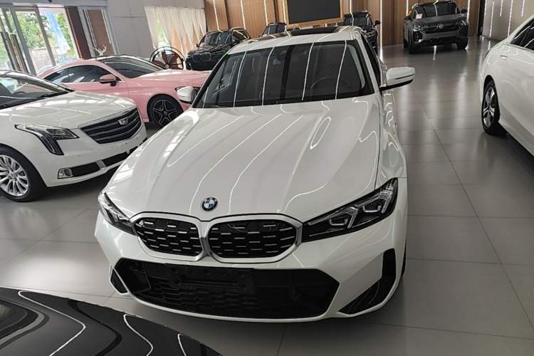 BMW 325Li 2023 — 2
