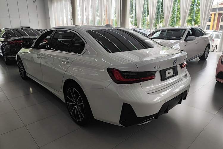 BMW 325Li 2023 — 4