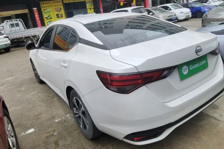 Nissan Sentra 2023 — 4