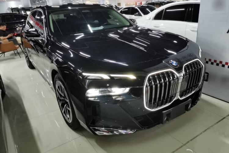 BMW 735Li 2023 — 3