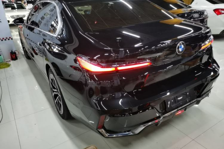 BMW 735Li 2023 — 4