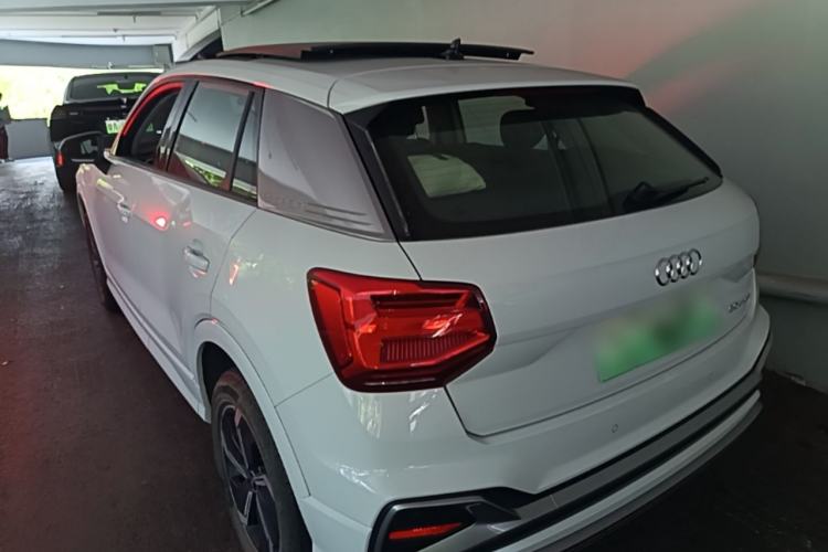 Audi Q2L e-tron 2022 — фото 4