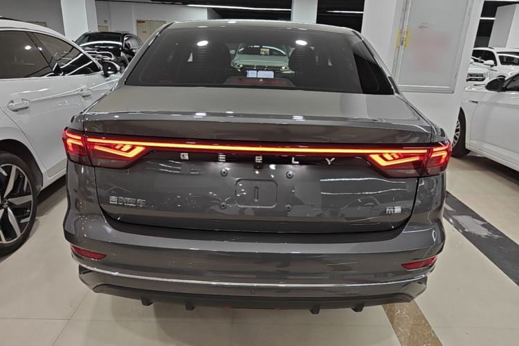 Geely Emgrand 2025 — 5