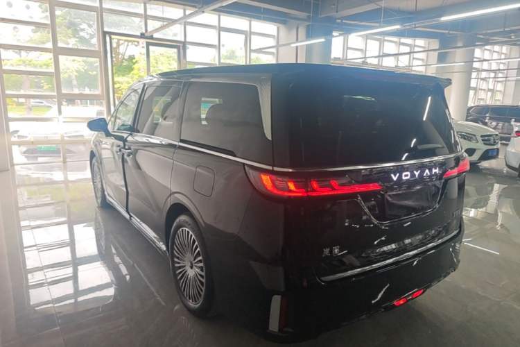 Voyah Dream 2025 — 4