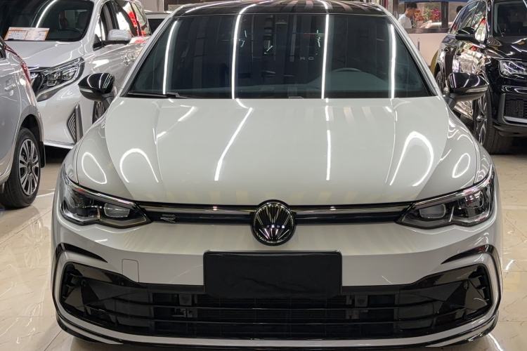 Volkswagen Golf 2024 — 2