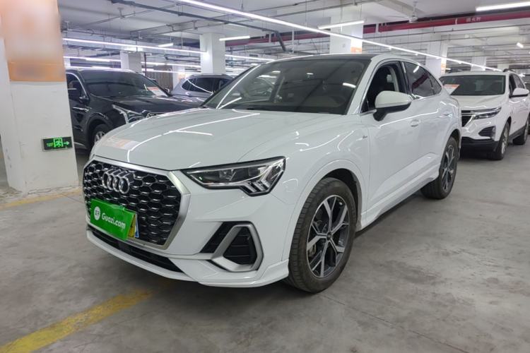 Audi Q3 2020 — фото 1