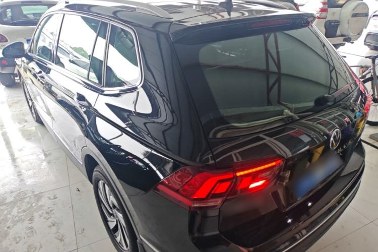 Volkswagen Tiguan L 2024 — 4
