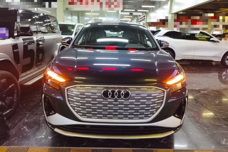 Audi Q4 e-tron 2023 — фото 2