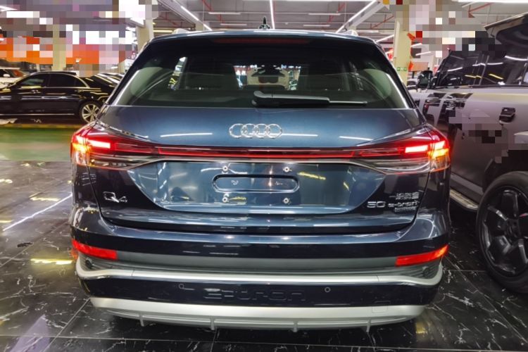 Audi Q4 e-tron 2023 — фото 5