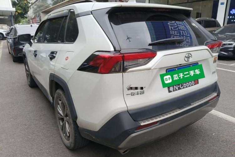 Toyota RAV4 2023 — 4