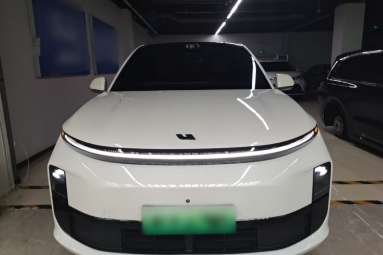 Li Auto L6 2025 — 2