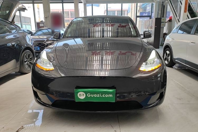 Tesla Model Y 2024 — 2