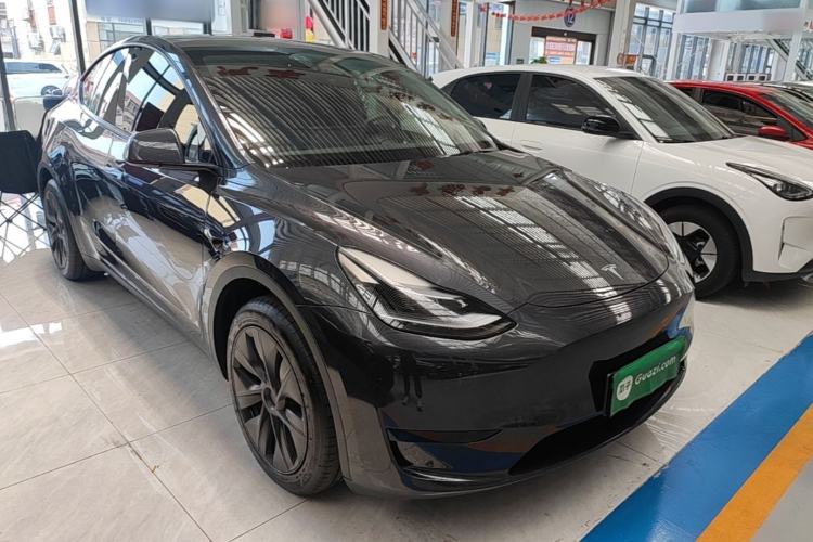 Tesla Model Y 2024 — 3