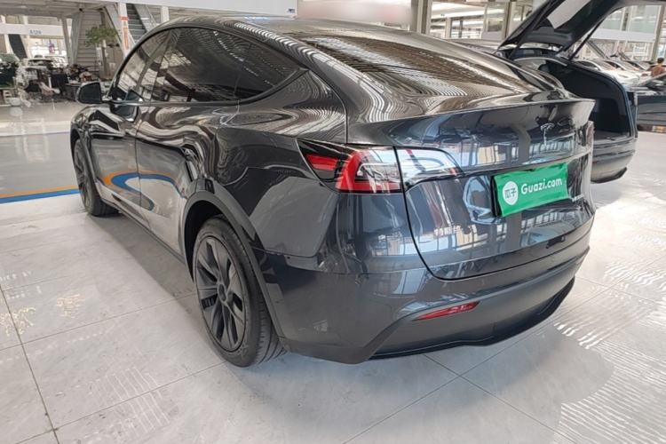 Tesla Model Y 2024 — 4