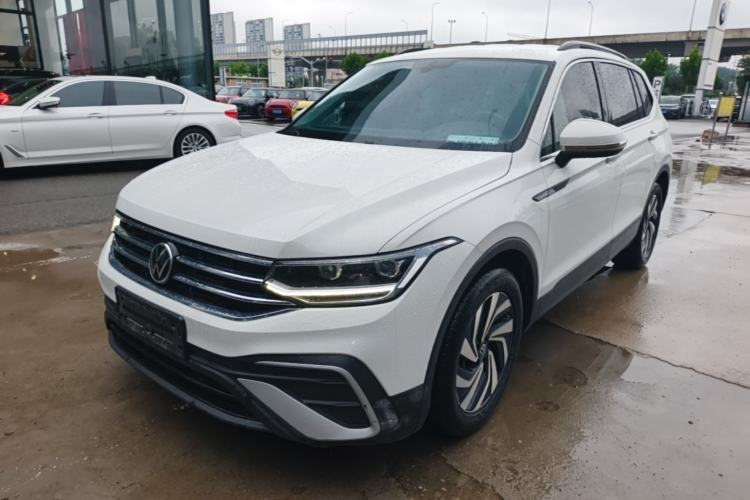 Volkswagen tiguan l 2023 — фото 1
