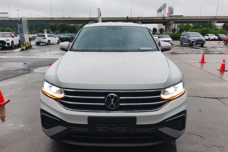 Volkswagen tiguan l 2023 — фото 2